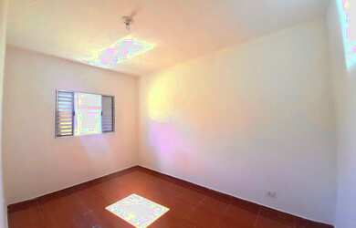 Imagem: A casa possui 1 Dormitório, 1 Banheiro, 60m² de Área e está