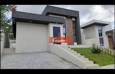 Imagem: A casa possui 3 Dormitórios, 2 Banheiros, 2 Vagas na garagem