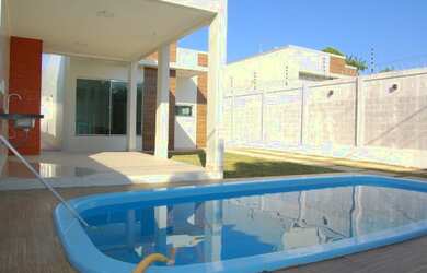 Imagem: A casa possui 2 Dormitórios, 2 Banheiros, 2 Vagas na garagem