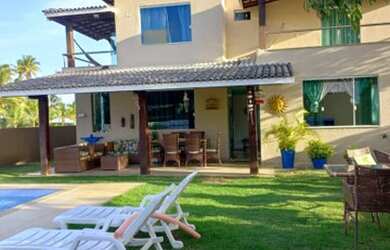 Imagem: A casa em condomínio possui 5 Dormitórios, 5 Banheiros, 200m²