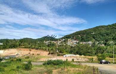 Imagem: O terreno possui 460m² de Área e está localizado em Saco