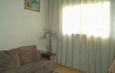 Imagem: A casa possui 3 Dormitórios, 2 Banheiros, 2 Vagas na garagem