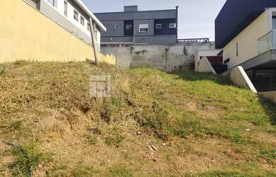 Imagem: O terreno à venda possui 305m² de Área e está localizado