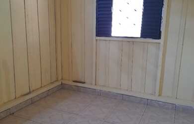 Imagem: A casa possui 2 Dormitórios, 1 Banheiro, 5 Vagas na garagem