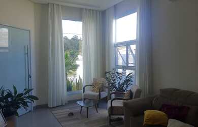 Imagem: A casa possui 3 Dormitórios, 3 Banheiros, 160m² de Área e