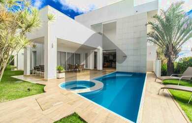 Imagem: A casa em condomínio possui 4 Dormitórios, 5 Banheiros, 2