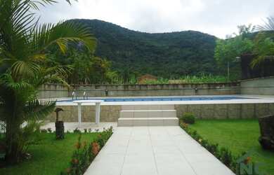 Imagem: A casa em condomínio possui 3 Dormitórios, 3 Banheiros, 4