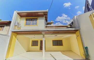 Imagem: A casa possui 5 Dormitórios, 5 Banheiros, 4 Vagas na garagem