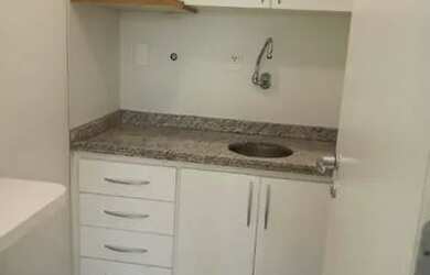 Imagem: O depósito possui 5 Vagas na garagem e 196m² de Área e está