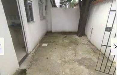 Imagem: A casa possui 1 Dormitório, 1 Banheiro, 1 Vaga na garagem e