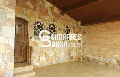 Imagem: A casa possui 3 Dormitórios, 3 Banheiros, 2 Vagas na garagem