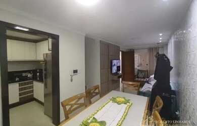 Imagem: A casa possui 3 Dormitórios, 1 Banheiro, 1 Vaga na garagem