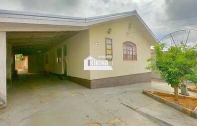 Imagem: A casa possui 3 Dormitórios, 2 Banheiros, 1 Vaga na garagem