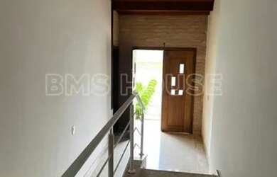 Imagem: A casa possui 3 Dormitórios, 4 Banheiros, 4 Vagas na garagem