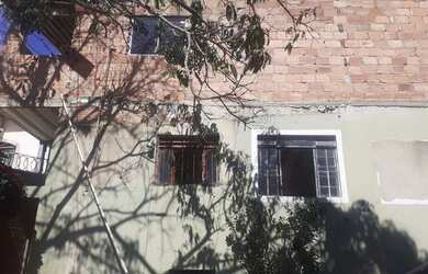 Imagem 1: Vendo lote com quatro moradias