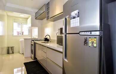 Imagem: O apartamento possui 2 Dormitórios, 1 Banheiro, 1 Vaga na garagem