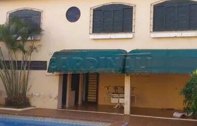 Imagem: A casa possui 3 Dormitórios, 1 Banheiro, 5 Vagas na garagem