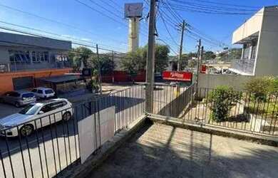 Imagem: A casa possui 4 Dormitórios, 3 Banheiros, 1 Vaga na garagem