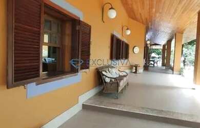 Imagem: A casa possui 5 Dormitórios, 5 Banheiros, 5 Vagas na garagem