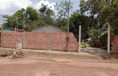 Imagem: A casa possui 3 Dormitórios, 1 Banheiro, 3 Vagas na garagem