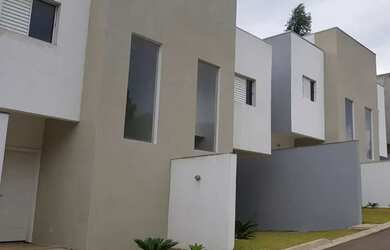 Imagem: A casa em condomínio possui 3 Dormitórios, 3 Banheiros, 2