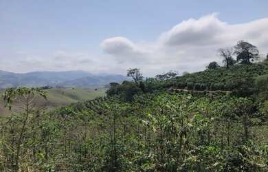 Imagem: A chácara possui 10m² de Área, Varanda e está localizado