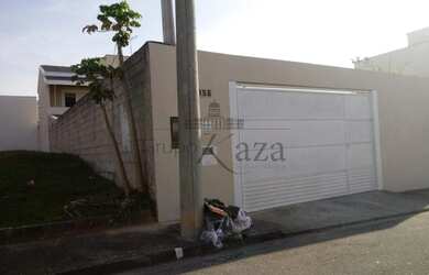 Imagem: A casa possui 2 Dormitórios, 3 Banheiros, 5 Vagas na garagem