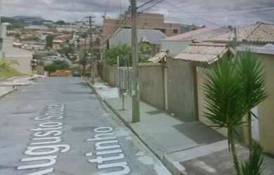 Imagem: O terreno possui 360m² de Área e está localizado em Álvaro