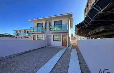 Imagem: A casa possui 2 Dormitórios, 2 Banheiros, 2 Vagas na garagem