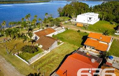 Imagem: O terreno possui 300m² de Área e está localizado em Balneário