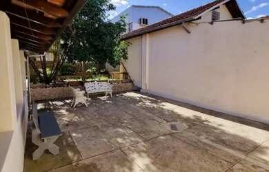 Imagem: A casa possui 3 Dormitórios, 4 Banheiros e 224m² de Área