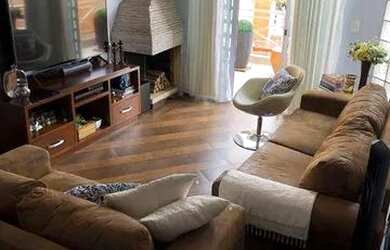 Imagem: A casa possui 3 Dormitórios, 5 Banheiros, 4 Vagas na garagem