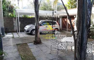 Imagem: A casa possui 5 Dormitórios, 3 Banheiros, 300m² de Área e