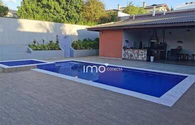 Imagem: A casa em condomínio possui 4 Dormitórios, 5 Banheiros, 4