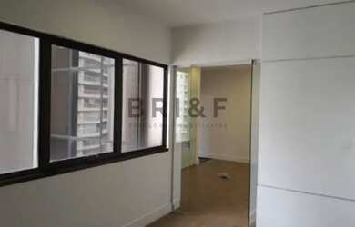 Imagem: O depósito possui 4 Vagas na garagem, 188m² de Área e está