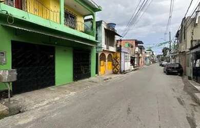 Imagem: A casa possui 3 Dormitórios, 2 Banheiros, 2 Vagas na garagem