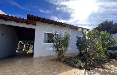 Imagem: A casa possui 2 Dormitórios, 1 Banheiro, 2 Vagas na garagem