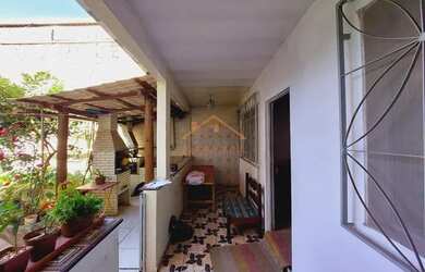 Imagem: A casa possui 2 Dormitórios, 1 Banheiro, 5 Vagas na garagem