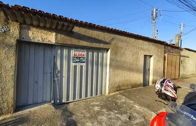 Imagem: A casa possui 2 Dormitórios, 1 Banheiro, 1 Vaga na garagem