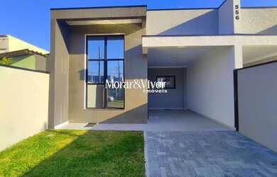 Imagem: A casa possui 3 Dormitórios, 2 Banheiros, 2 Vagas na garagem