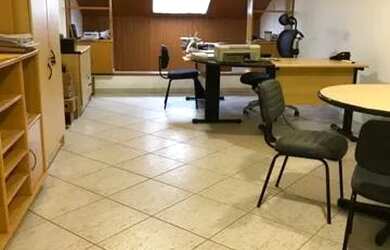 Imagem: O depósito possui 1 Vaga na garagem, 64m² de Área e está