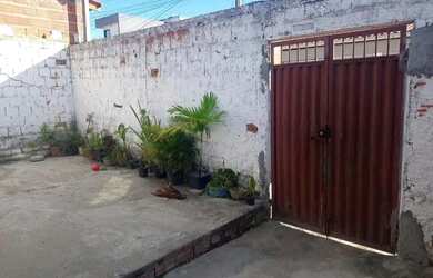 Imagem: A casa possui 2 Dormitórios, 1 Banheiro e está localizado