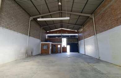 Imagem 11: Pavilhão na lateral de BR-116