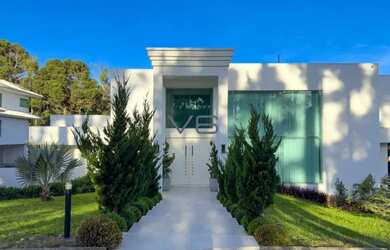 Imagem: A casa em condomínio possui 5 Dormitórios, 5 Banheiros, 5