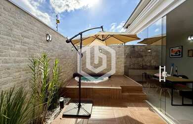 Imagem: A casa em condomínio possui 3 Dormitórios, 2 Banheiros, 2