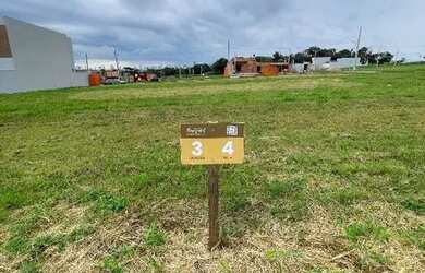 Imagem: O terreno possui 301m² de Área e está localizado em Recanto