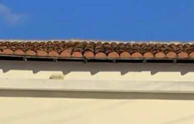 Imagem: A casa possui 3 Dormitórios e 2 Banheiros e está localizado