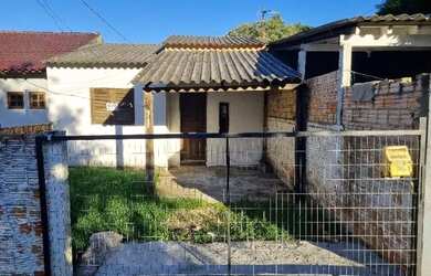 Imagem: A casa possui 2 Dormitórios, 1 Banheiro, 1 Vaga na garagem