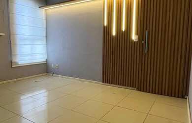 Imagem: O apartamento possui 2 Dormitórios, 1 Banheiro, 2 Vagas na