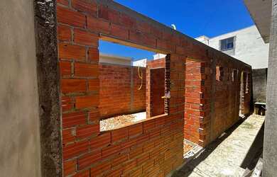 Imagem: A casa possui 2 Dormitórios, 2 Banheiros, 63m² de Área e